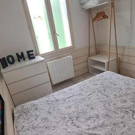 Maison Familiale En Bord De A * Марен